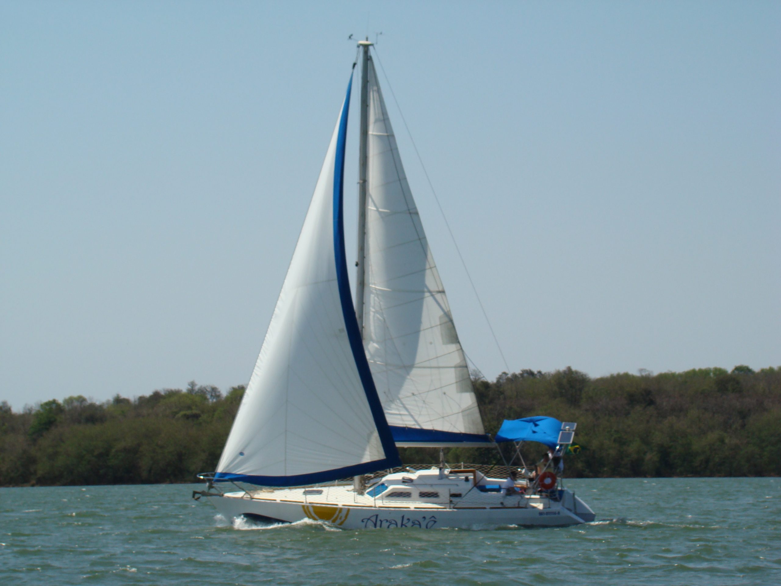 build a comfortable and stable sailboat